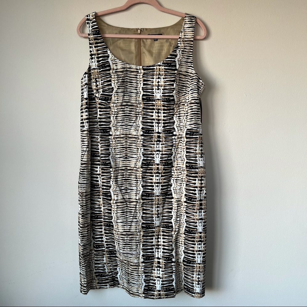 Rafaella NWT Sheath Dress Sleeveless Scoop Neck All Over Pattern Size 16